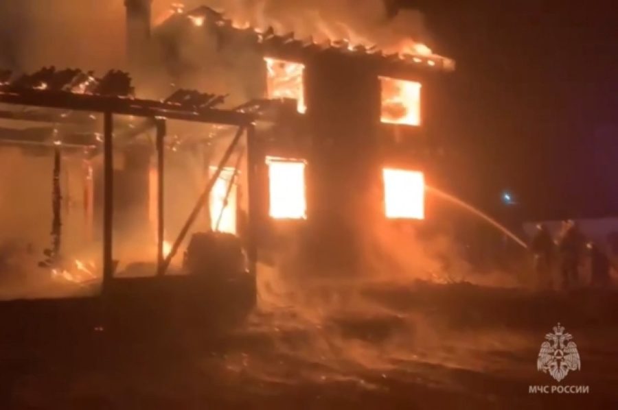 В одном из российских поселков произошел страшный пожар