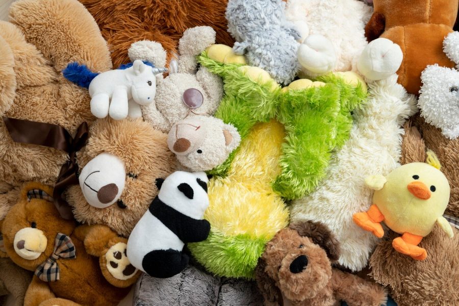 «Пинал белочек и зайчиков»: в Сибири устроили крутой замес из-за игрушек