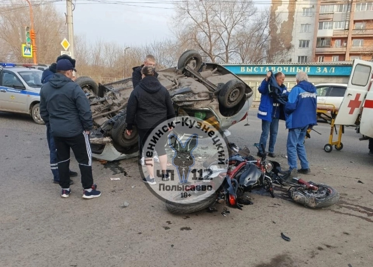 ГИБДД Кузбасса сообщила подробности страшного столкновения автомобиля такси в мотоциклом