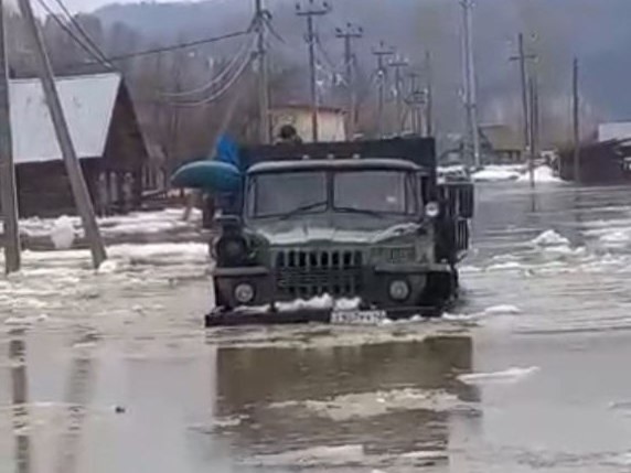 Ещё один ледовый затор образовался на реке в Кузбассе