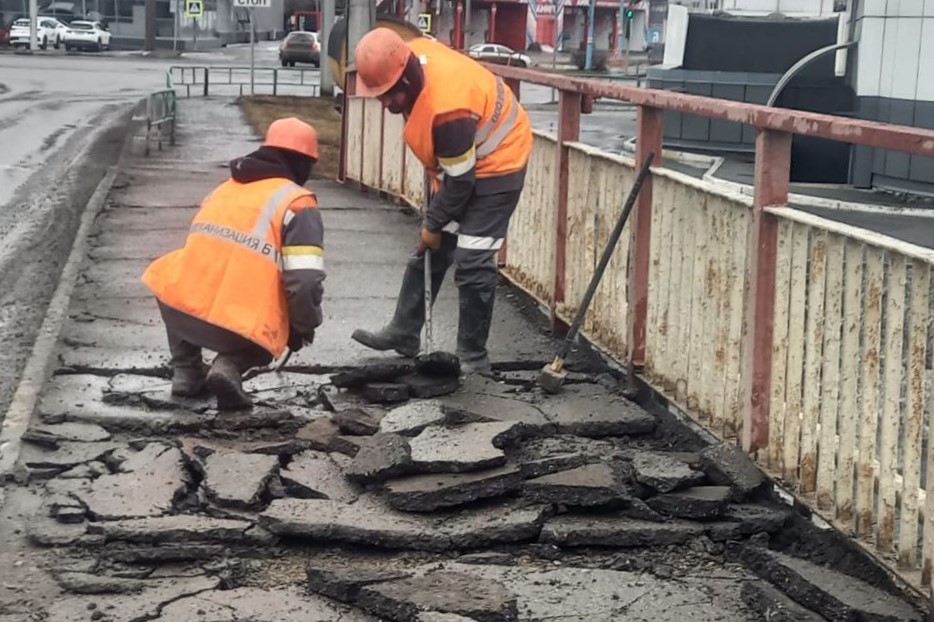 Перекрытие мостов, ямочный ремонт и видеокамеры: мэр крупного города в Кузбассе сообщил последние новости