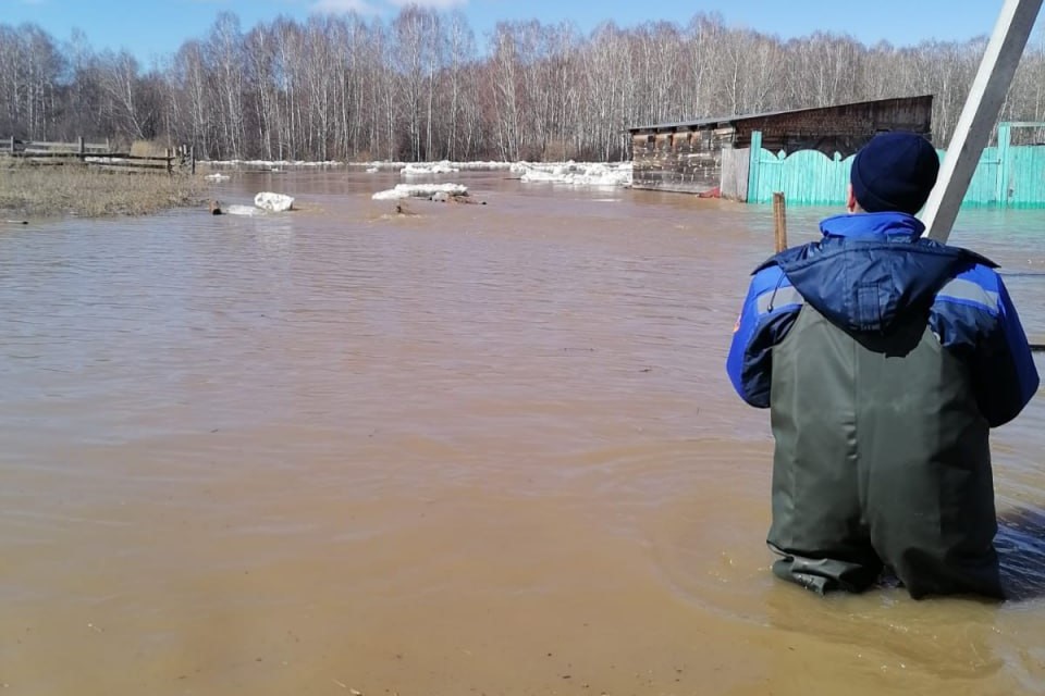 Спасатели показали кадры из затопленной деревни в Кузбассе