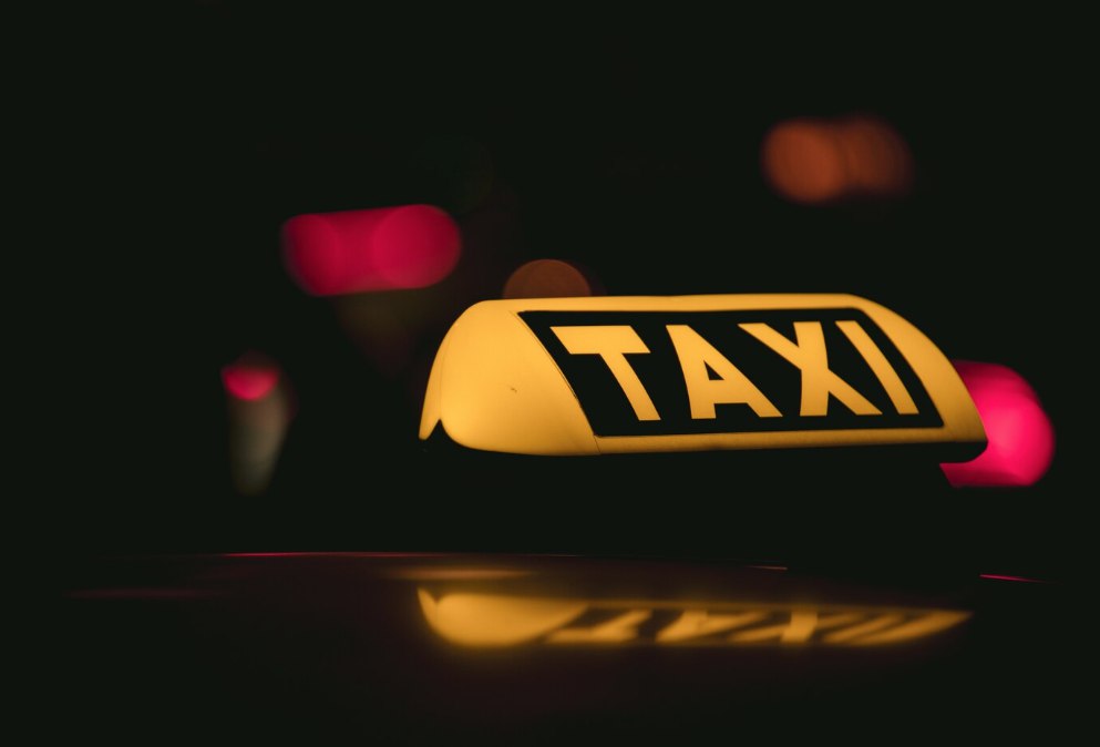 Догадливый таксист из Кузбасса «прижучил» парня