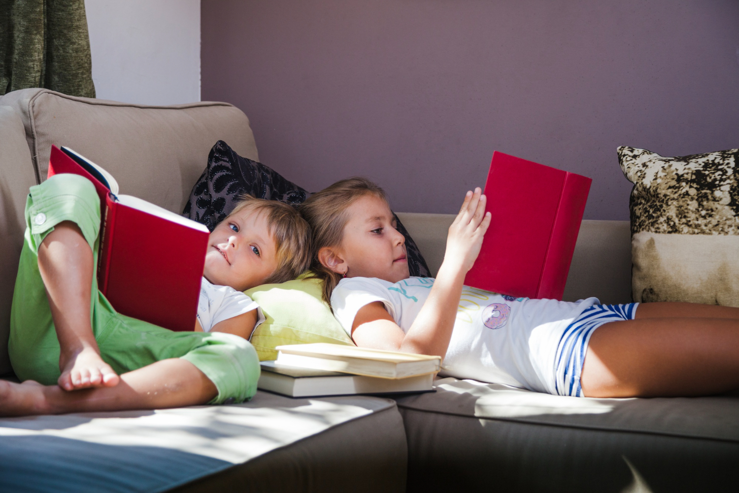 Россиянам рассказали, какие книги нужно читать детям на летних каникулах