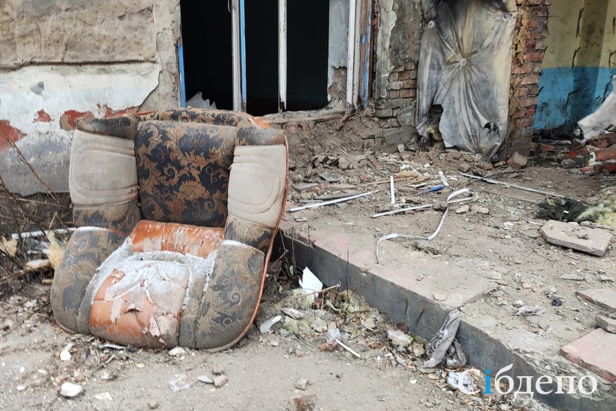 В Кузбассе после сноса дома женщина осталась без жилья, вещей и денег