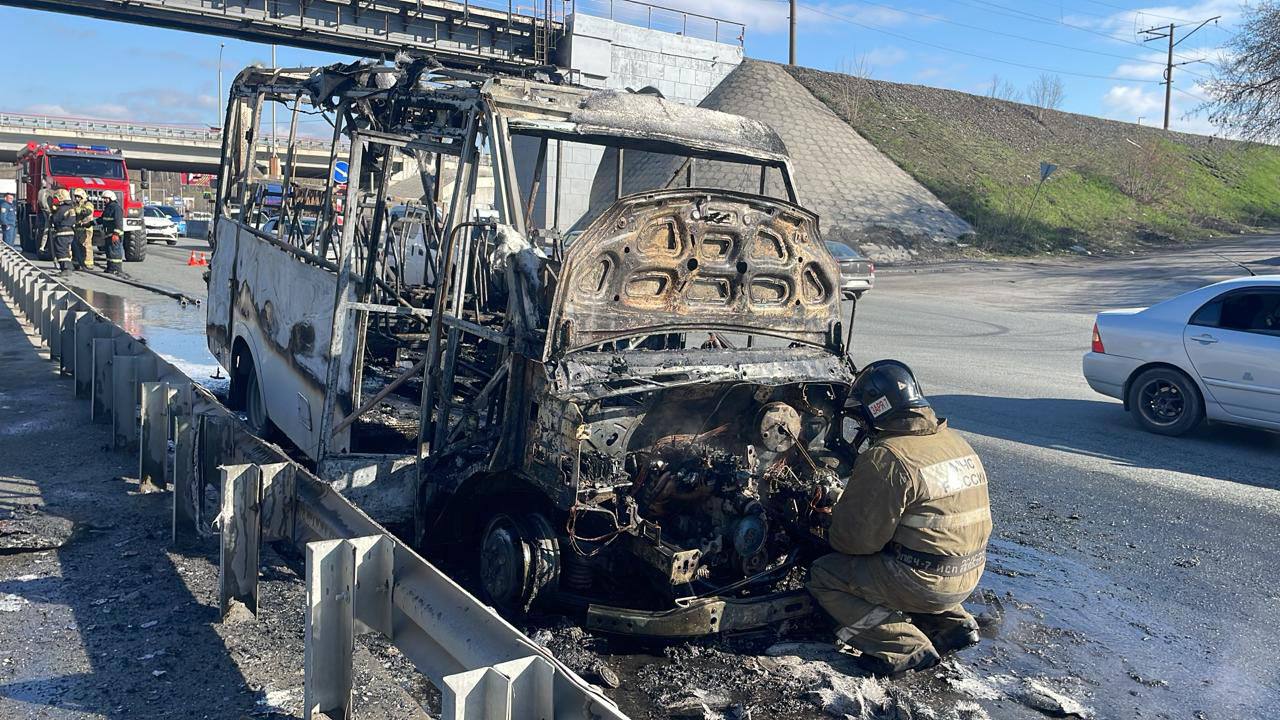 В Сибири дотла сгорел пассажирский транспорт
