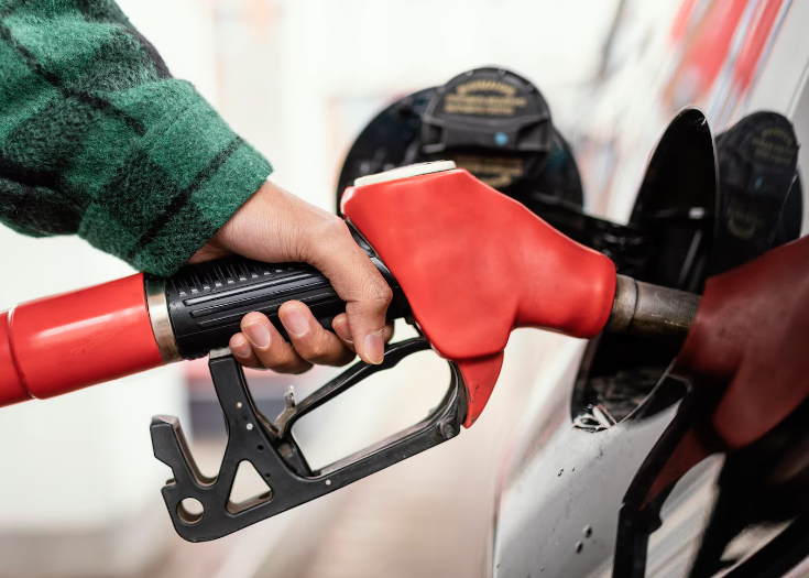 Повысят ли цены на бензин в России рассказал эксперт