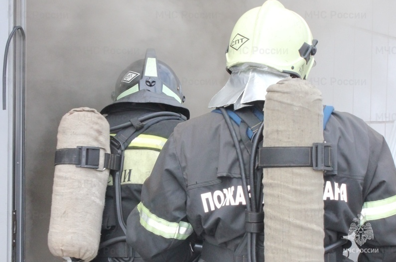 В Кузбассе спасли пятерых человек на пожаре