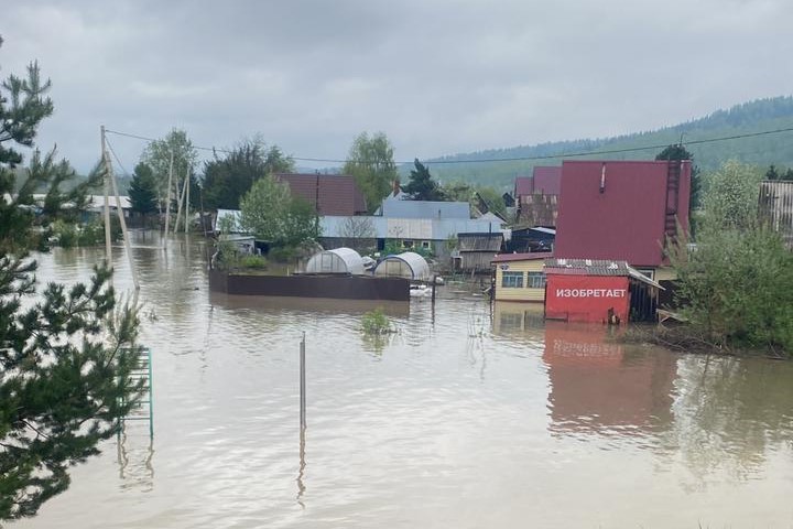 Пугающие слухи появились в кузбасском городе из-за наводнения