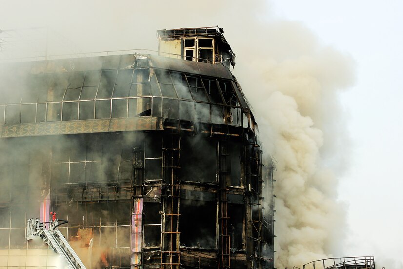 Страшный пожар произошел на швейной фабрике в российском регионе