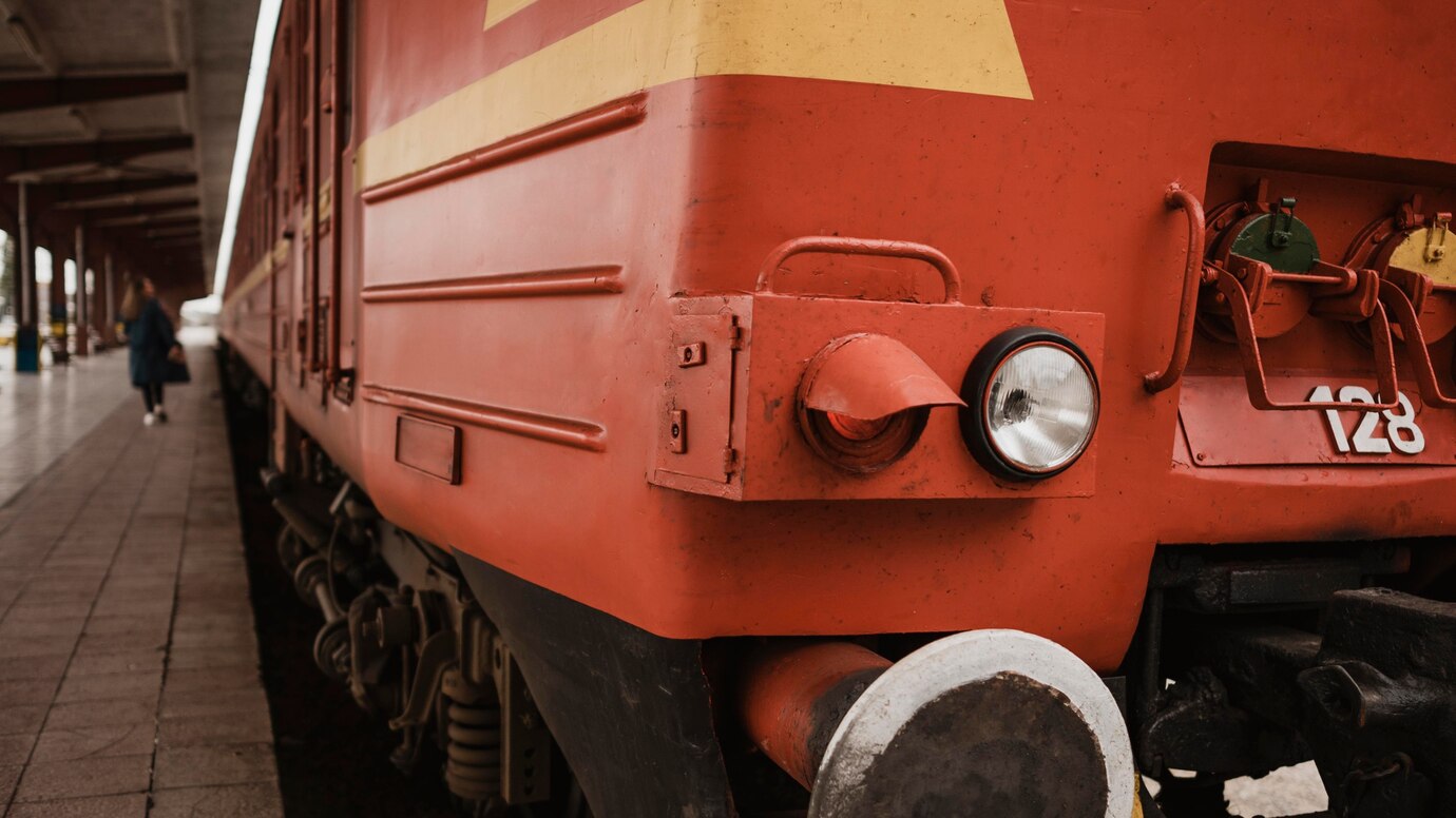 Троих кузбассовцев обвиняют в краже семи тонн грузов на железной дороге