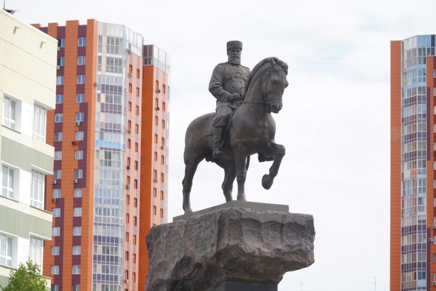 В КуZбассе открыли памятник императору Александру III