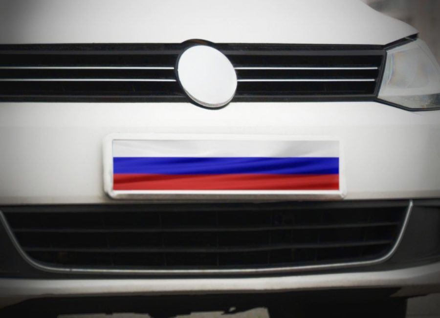 В России могут обязать наносить флаг на номера машин