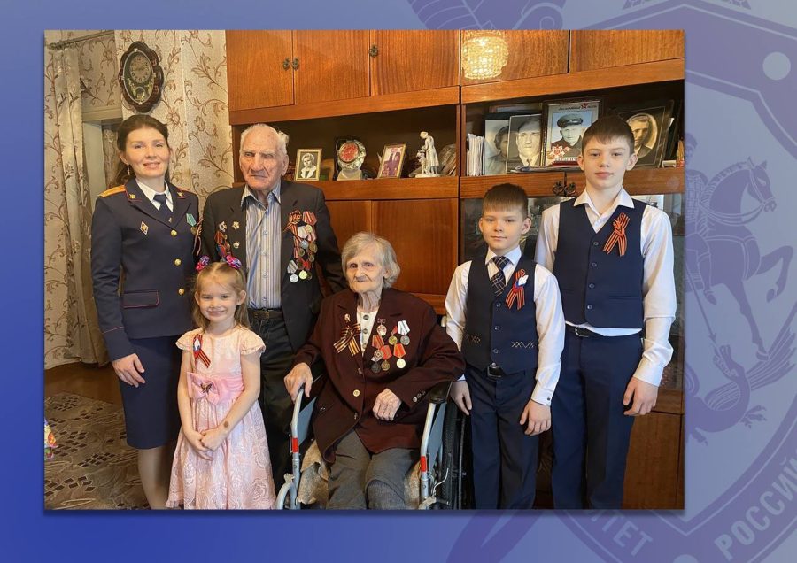Кузбасские следователи поздравили с наступающим Днем Победы ветерана войны