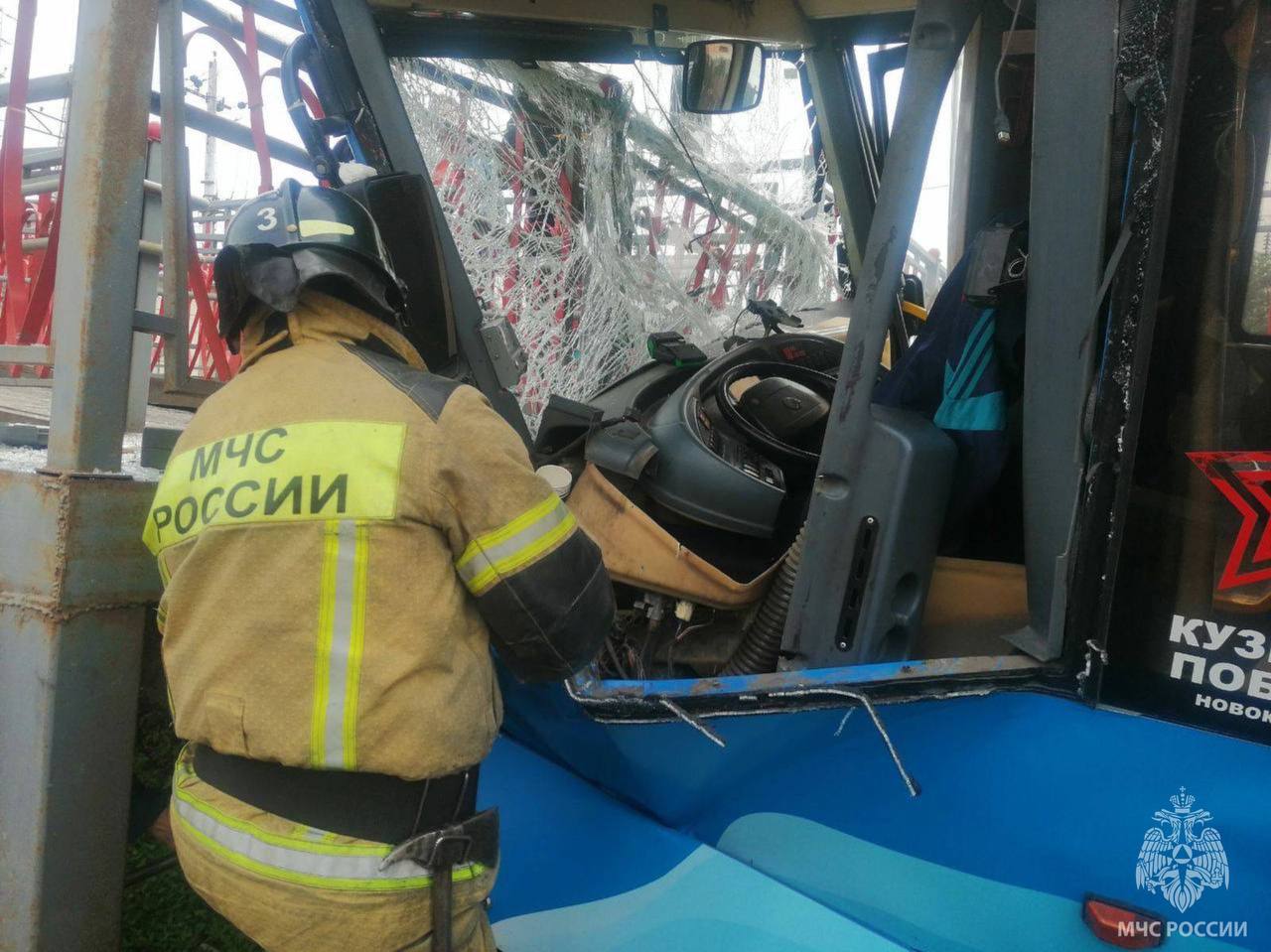 Уголовное дело возбудили после страшной аварии с автобусом в Кузбассе