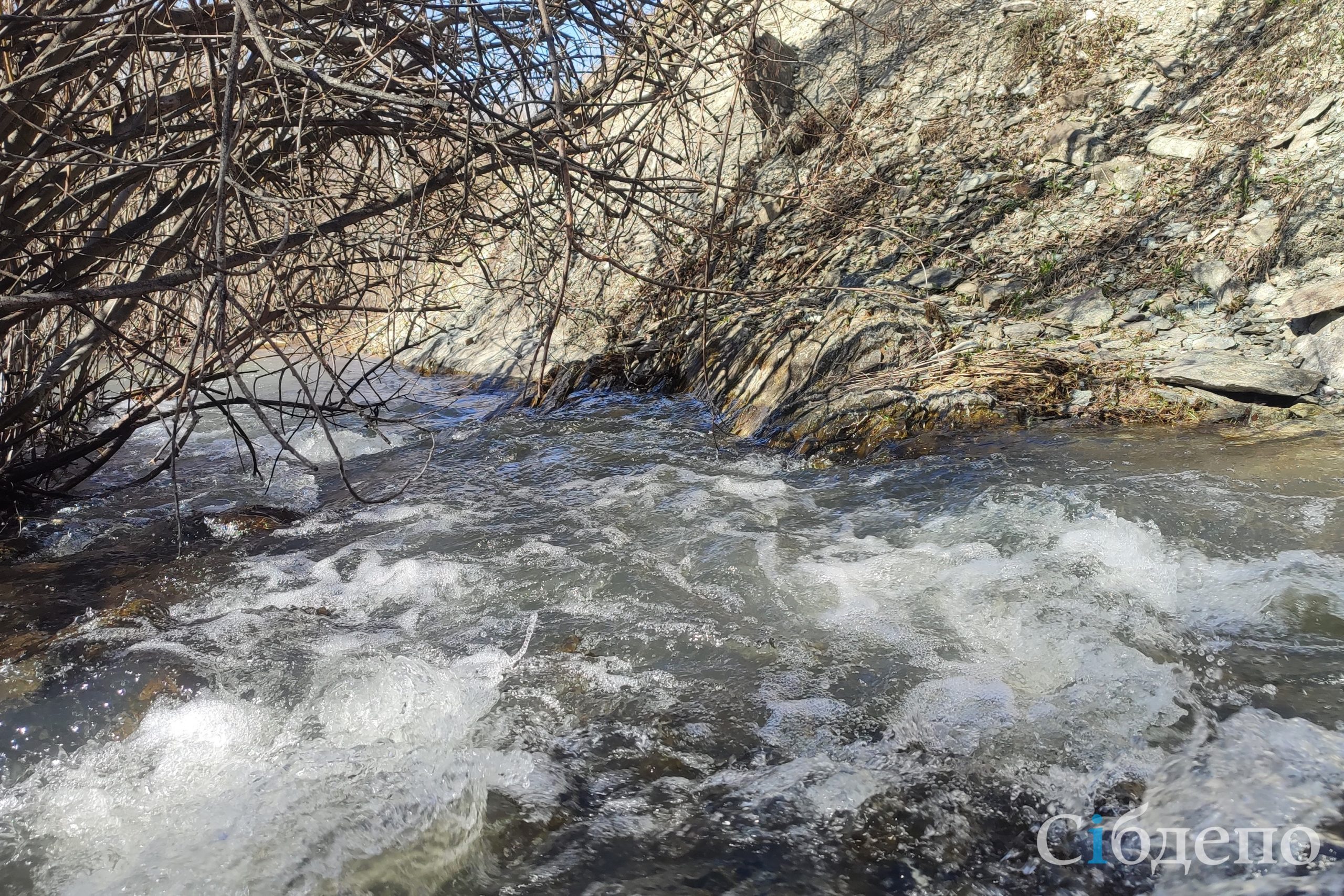 В кузбасском городе резко поднялся уровень воды в реках