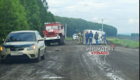 Машина скорой помощи разбилась в Кузбассе