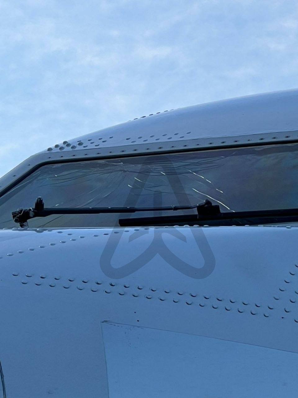 Лобовое стекло треснуло у самолёта в небе над Россией • 22.06.2024 ...