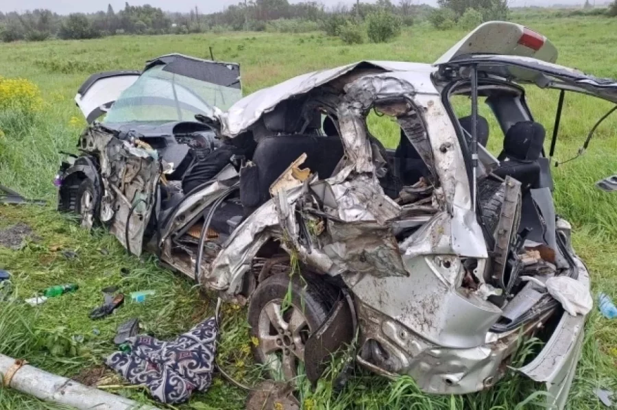 В Сибири погибли 4 человека в ДТП с грузовиком