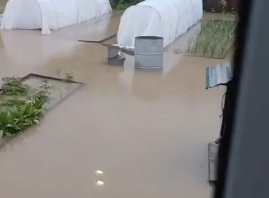 В Кузбассе часть города оказалась под водой (видео)