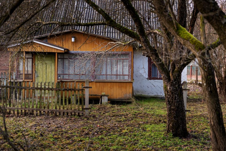 В Кузбассе водонапорная башня уничтожила частный дом