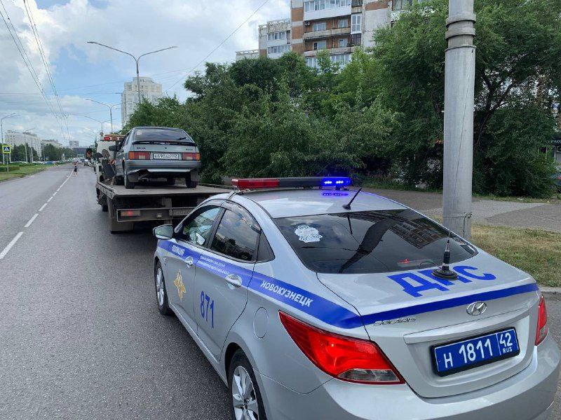 В Кузбассе молодые парни устроили ночью шумное автомобильное рандеву