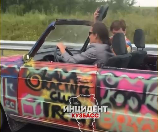 Необычный «Жигули-кабриолет» эффектно катается по дорогам Кемерова
