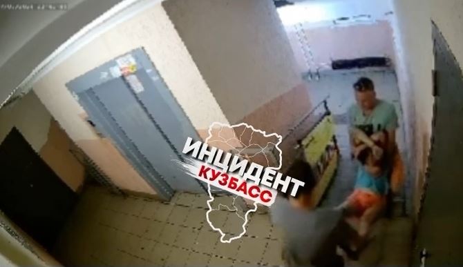 «Тащили уже мёртвой»: жуткие кадры с камер наблюдения в Кемерове попали в Сеть (видео)