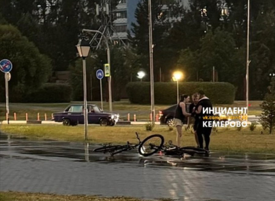 В Кемерове молния попала в велосипедиста