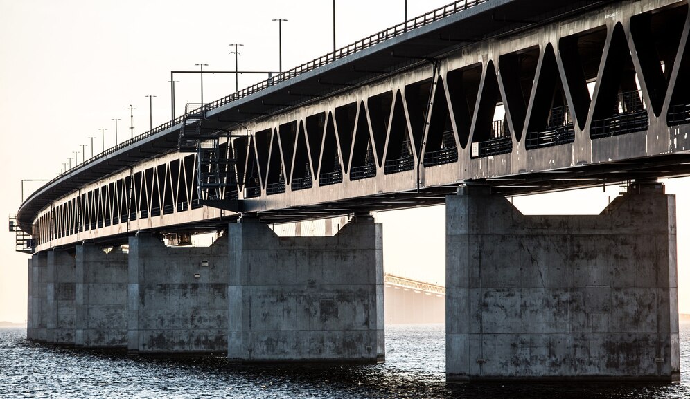 Обвал моста ограничил доступ в 20 населенных пунктов российского региона