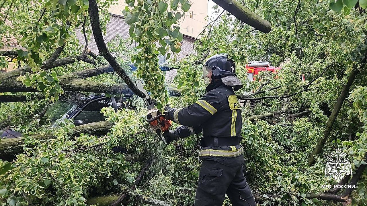 Один человек погиб и двое пострадали после чудовищного урагана в российском регионе
