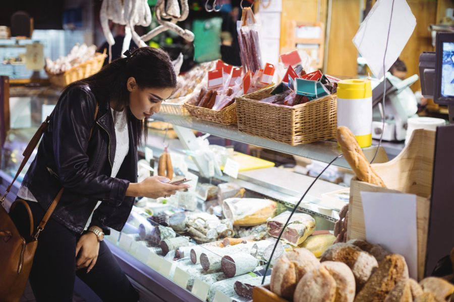 На кузбасском рынке изъяли запрещенный молочный продукт