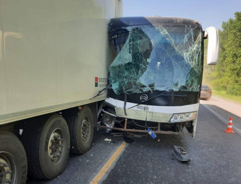 После ДТП с автобусом в Кузбассе у перевозчика обнаружили множество нарушений