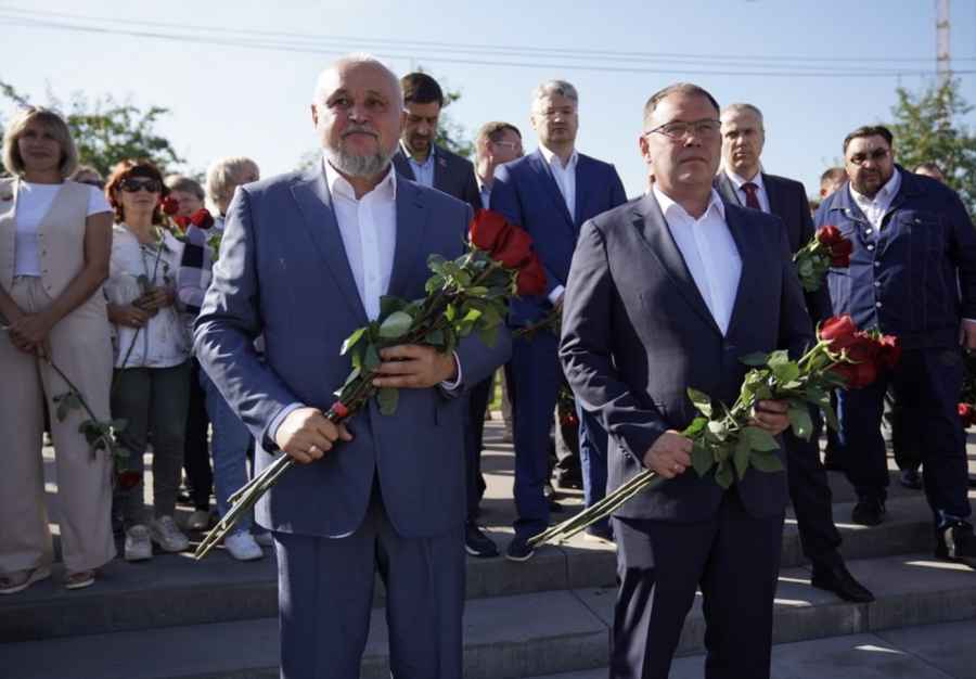 Сергей Цивилев и Илья Середюк в Новокузнецке осмотрели Площадь защитников Донбасса