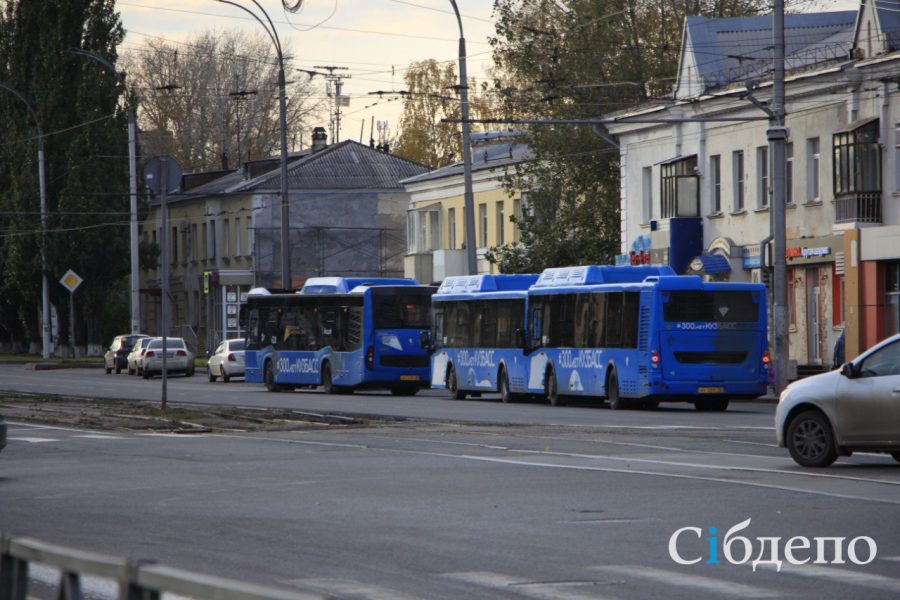 Пассажиров экстренно эвакуировали из автобуса в Кузбассе